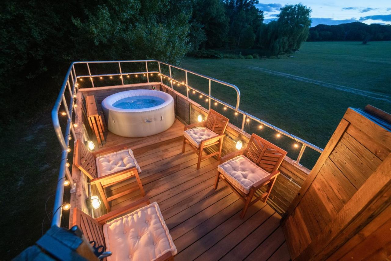 Delightful 2 Bed Double Decker Bus With Hot Tub Uckfield Exterior foto