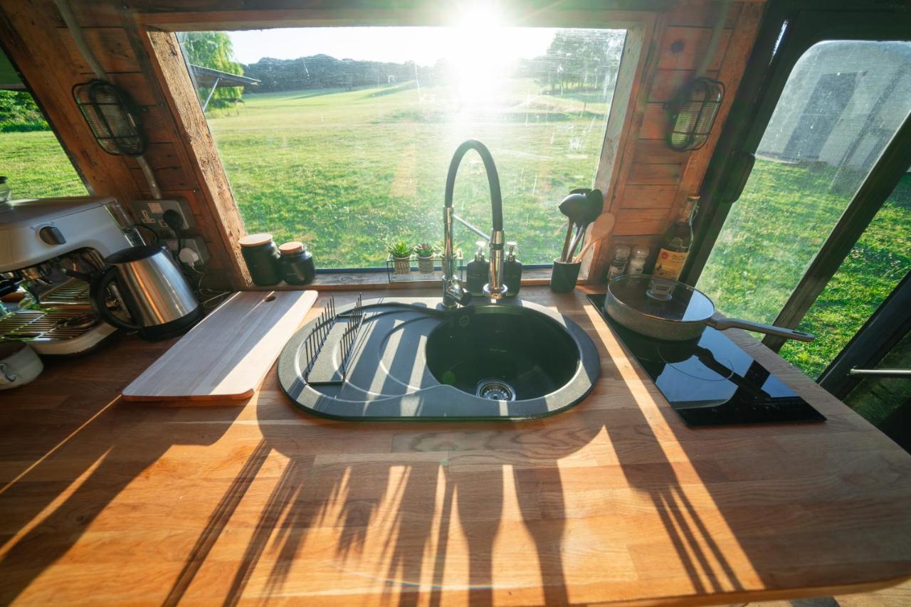 Delightful 2 Bed Double Decker Bus With Hot Tub Uckfield Exterior foto
