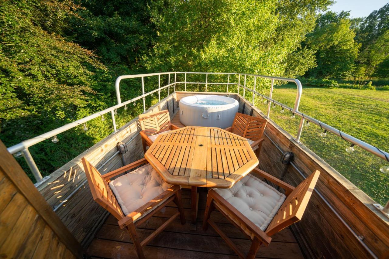 Delightful 2 Bed Double Decker Bus With Hot Tub Uckfield Exterior foto